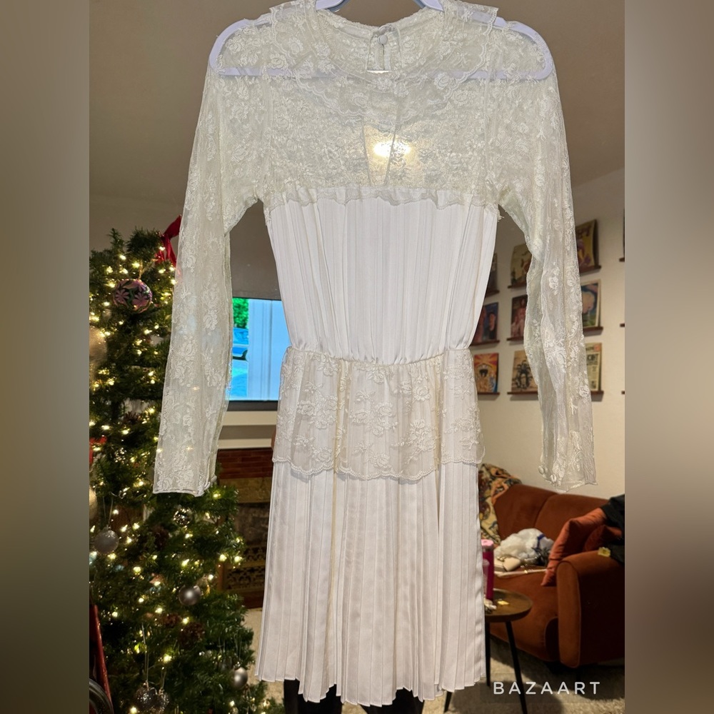 Vintage Free People Lace Dress Sz 2 Pleated detailing High neckline long sleeve